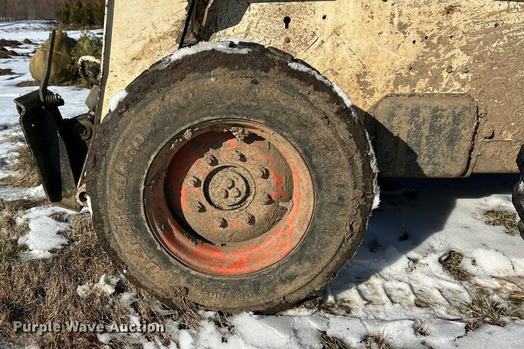 image for item ET6952 2003 Bobcat S250 skid steer loader