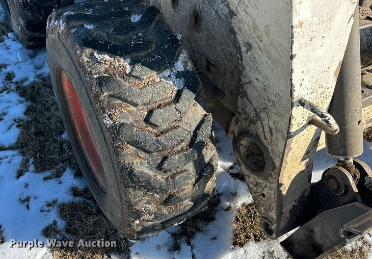 image for item ET6952 2003 Bobcat S250 skid steer loader