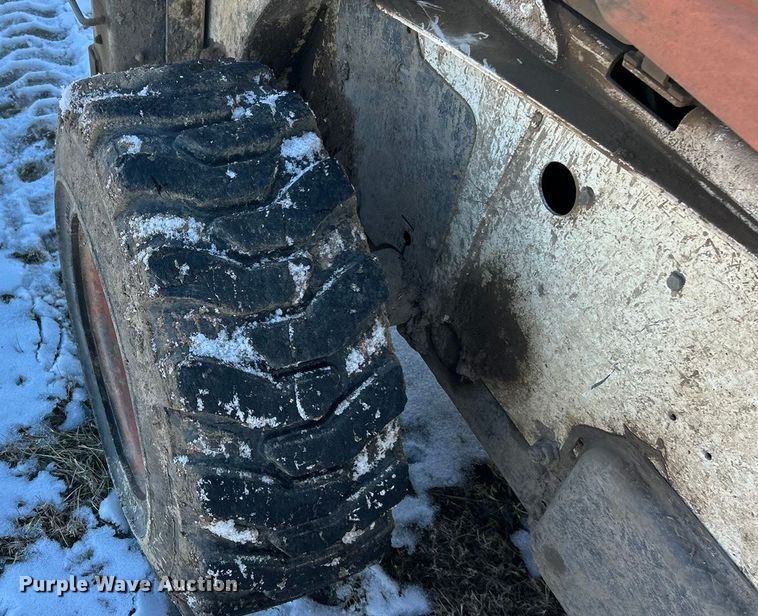 image for item ET6952 2003 Bobcat S250 skid steer loader