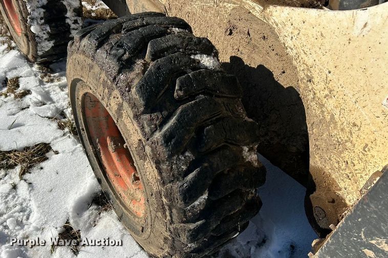 image for item ET6952 2003 Bobcat S250 skid steer loader