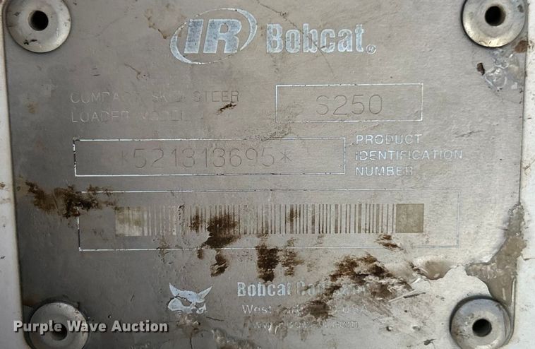 image for item ET6952 2003 Bobcat S250 skid steer loader