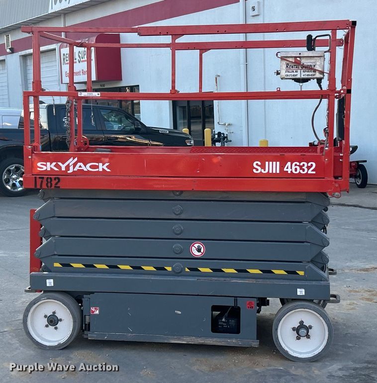 image for item ET6979 2007 Skyjack SJIII 4632 scissor lift