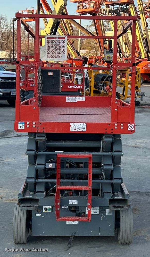 image for item ET6979 2007 Skyjack SJIII 4632 scissor lift