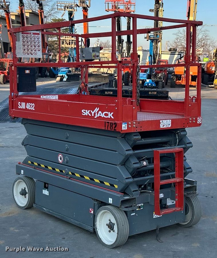 image for item ET6979 2007 Skyjack SJIII 4632 scissor lift