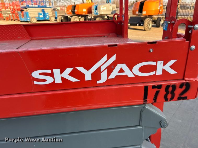 image for item ET6979 2007 Skyjack SJIII 4632 scissor lift