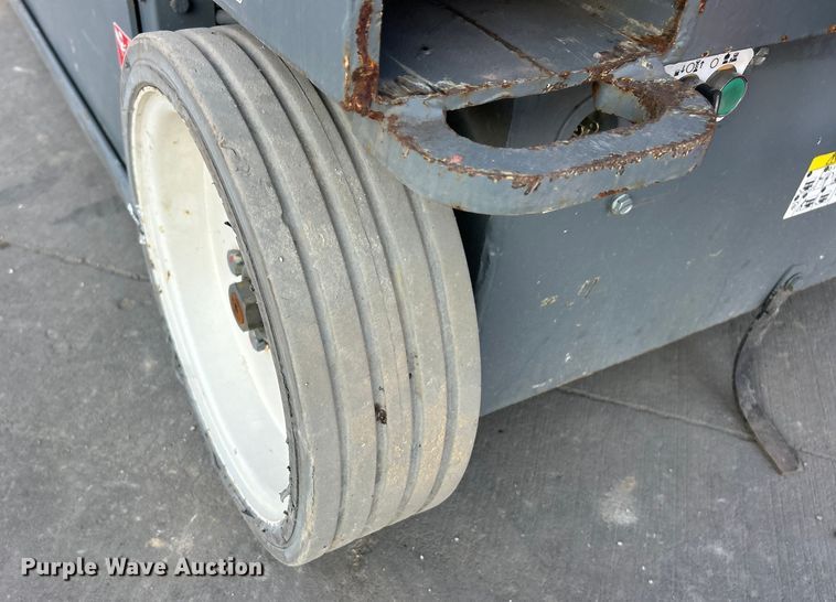 image for item ET6979 2007 Skyjack SJIII 4632 scissor lift