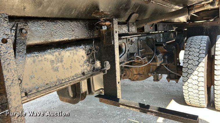 image for item ET6987 2012 Ford F550 Super Duty XL dump truck