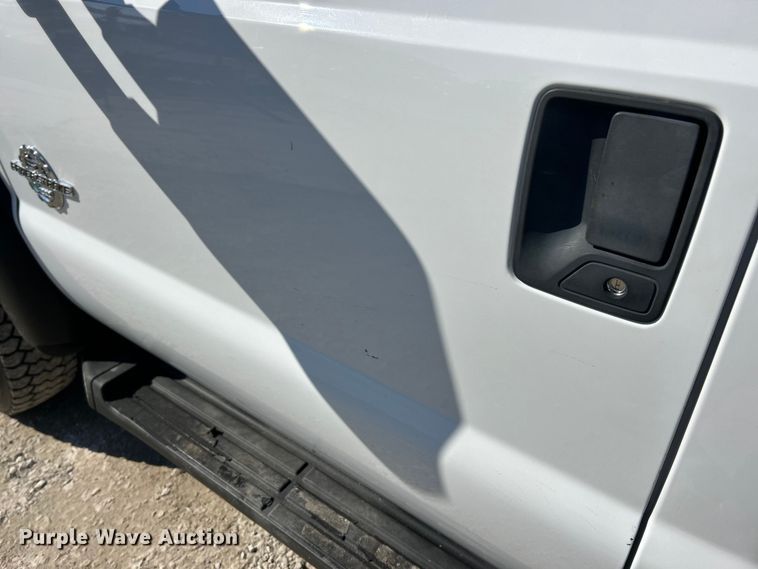 image for item ET6987 2012 Ford F550 Super Duty XL dump truck