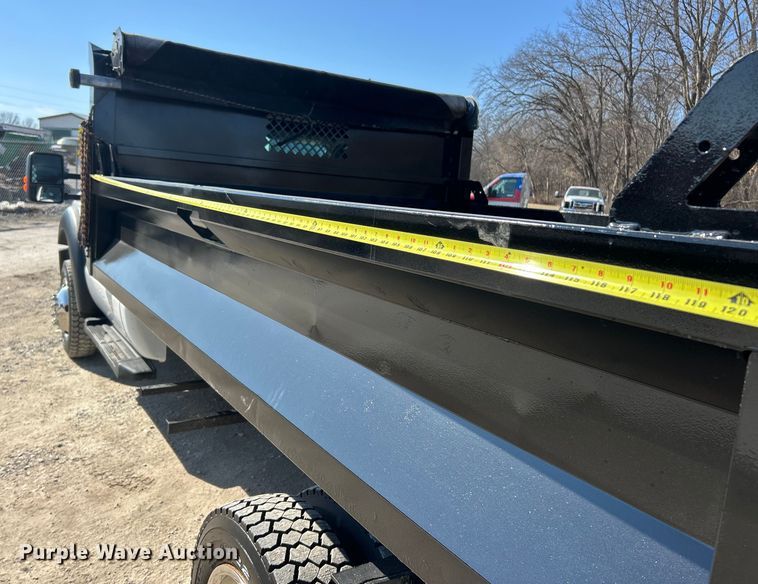 image for item ET6987 2012 Ford F550 Super Duty XL dump truck