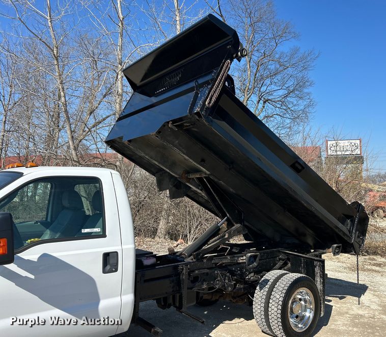 image for item ET6987 2012 Ford F550 Super Duty XL dump truck