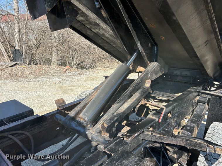 image for item ET6987 2012 Ford F550 Super Duty XL dump truck