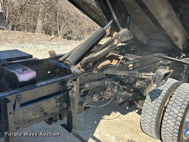 image for item ET6987 2012 Ford F550 Super Duty XL dump truck