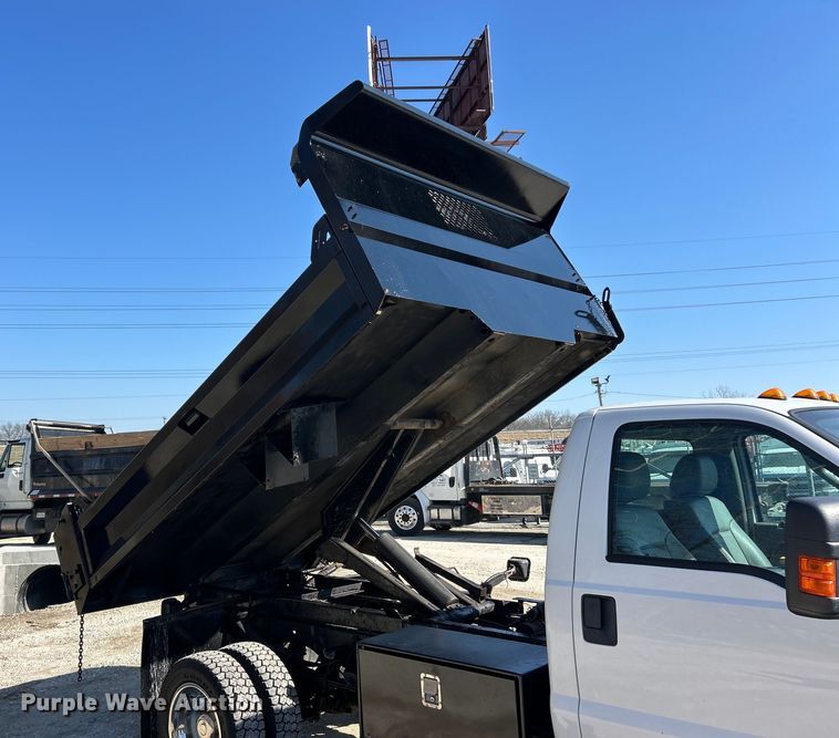 image for item ET6987 2012 Ford F550 Super Duty XL dump truck