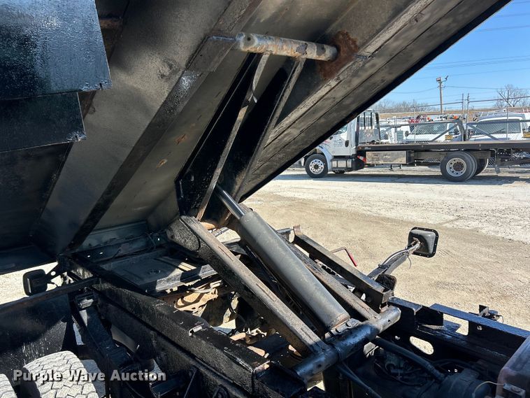 image for item ET6987 2012 Ford F550 Super Duty XL dump truck