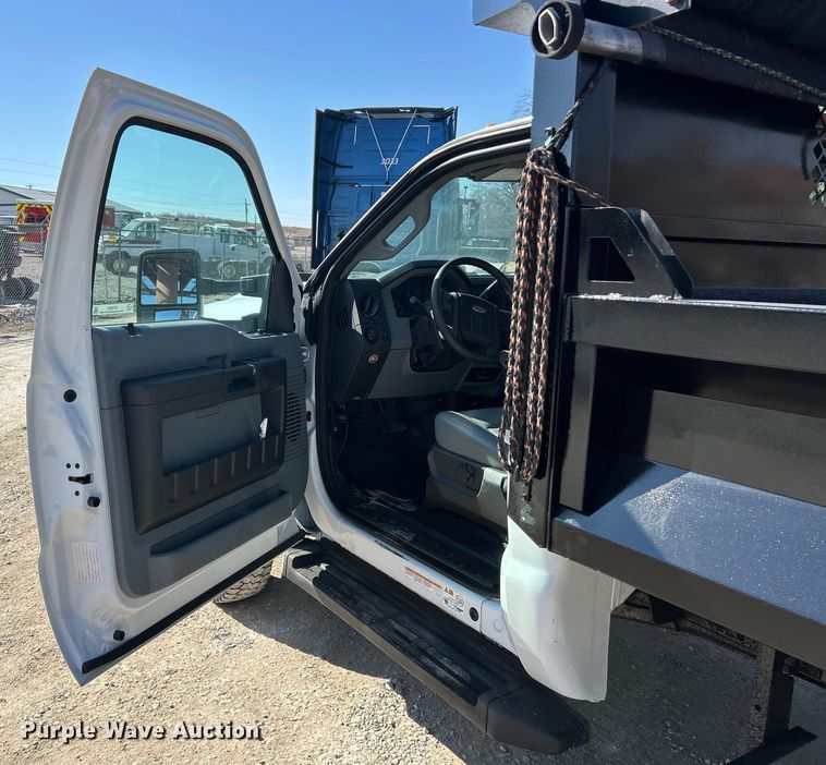 image for item ET6987 2012 Ford F550 Super Duty XL dump truck
