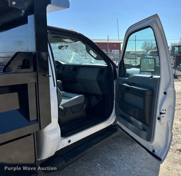 image for item ET6987 2012 Ford F550 Super Duty XL dump truck