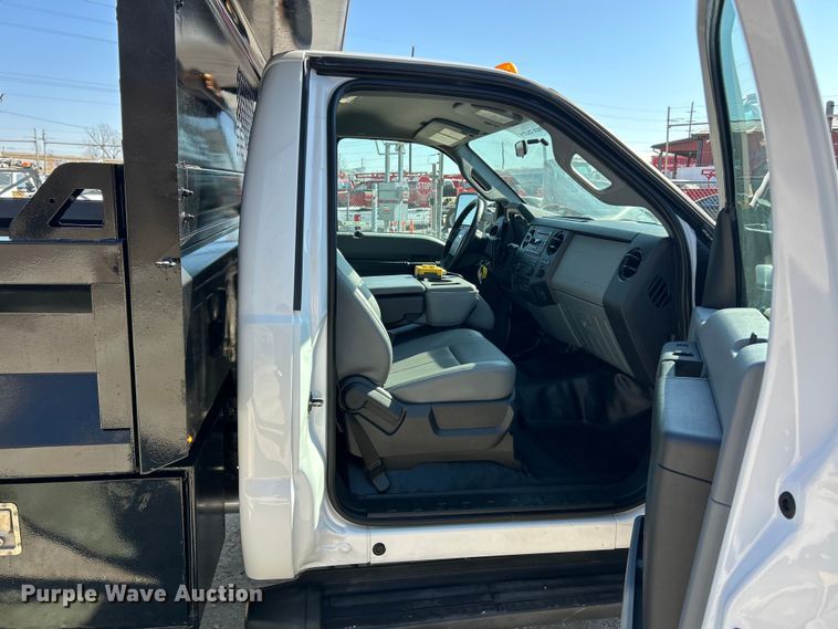 image for item ET6987 2012 Ford F550 Super Duty XL dump truck
