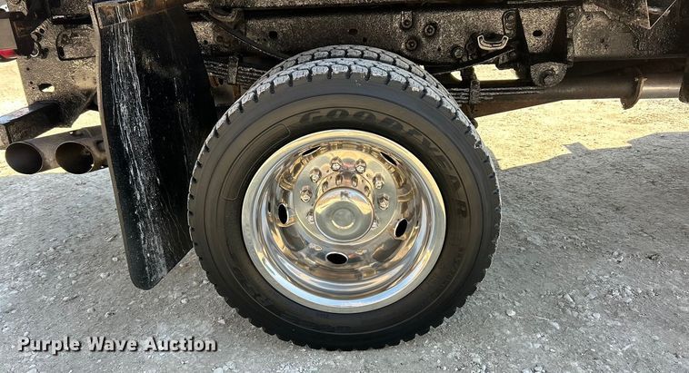 image for item ET6987 2012 Ford F550 Super Duty XL dump truck