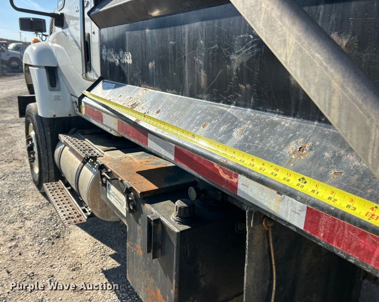 image for item ET6992 2014 International 7500 dump truck