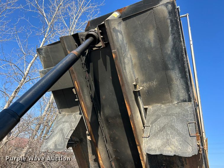 image for item ET6992 2014 International 7500 dump truck