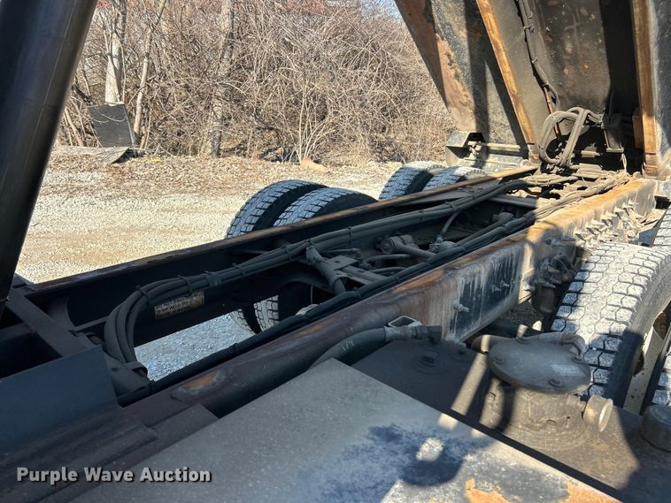 image for item ET6992 2014 International 7500 dump truck