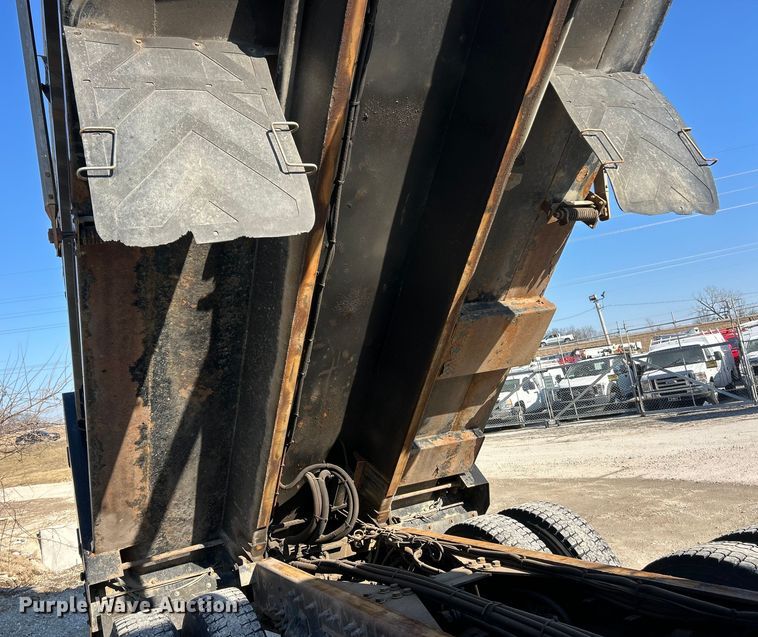 image for item ET6992 2014 International 7500 dump truck