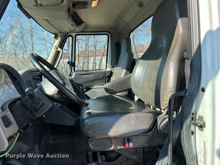 image for item ET6992 2014 International 7500 dump truck