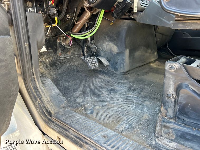 image for item ET6992 2014 International 7500 dump truck