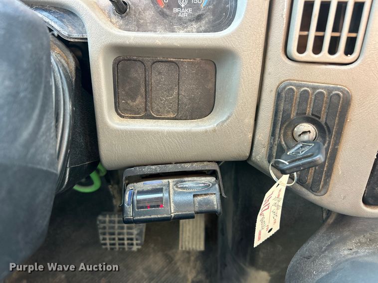 image for item ET6992 2014 International 7500 dump truck