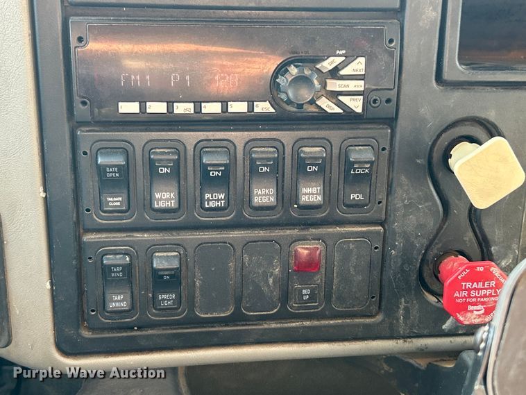 image for item ET6992 2014 International 7500 dump truck