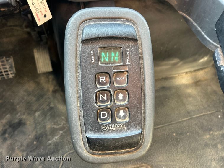 image for item ET6992 2014 International 7500 dump truck