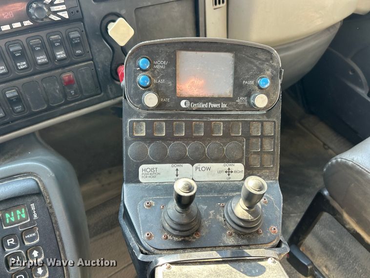 image for item ET6992 2014 International 7500 dump truck