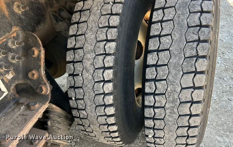 image for item ET6992 2014 International 7500 dump truck