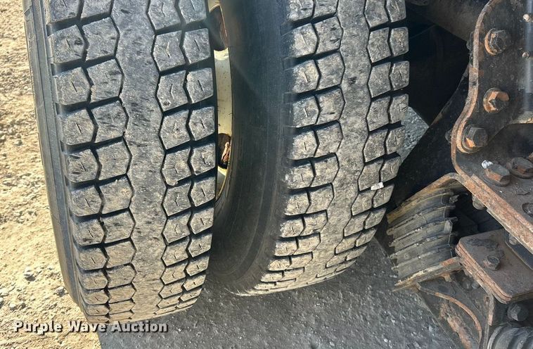 image for item ET6992 2014 International 7500 dump truck