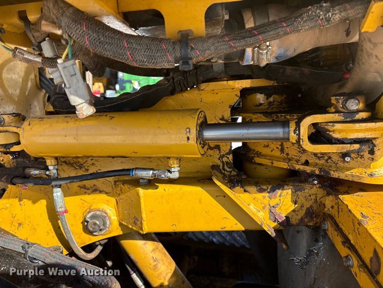 image for item ET8647 2023 Vermeer SC70TX stump grinder