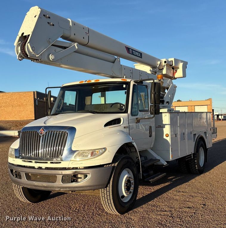 image for item EU4847 2013 International 4400 SBA bucket truck