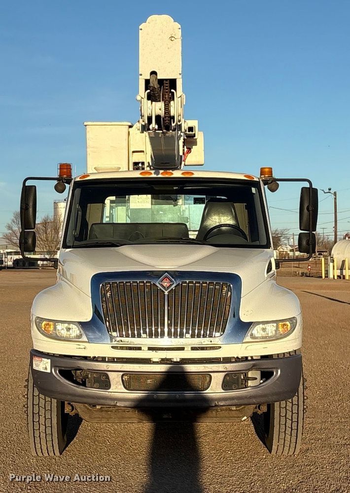 image for item EU4847 2013 International 4400 SBA bucket truck