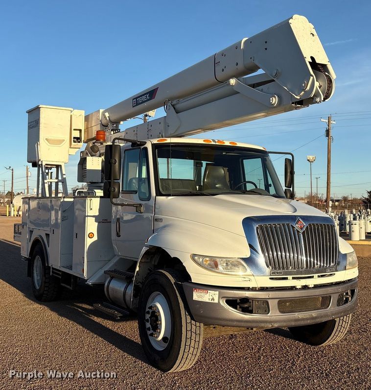image for item EU4847 2013 International 4400 SBA bucket truck