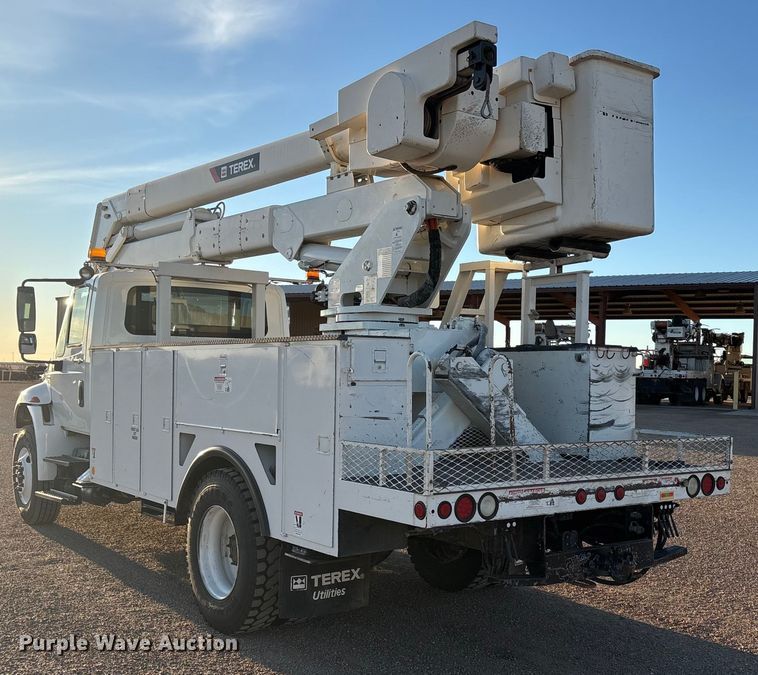 image for item EU4847 2013 International 4400 SBA bucket truck