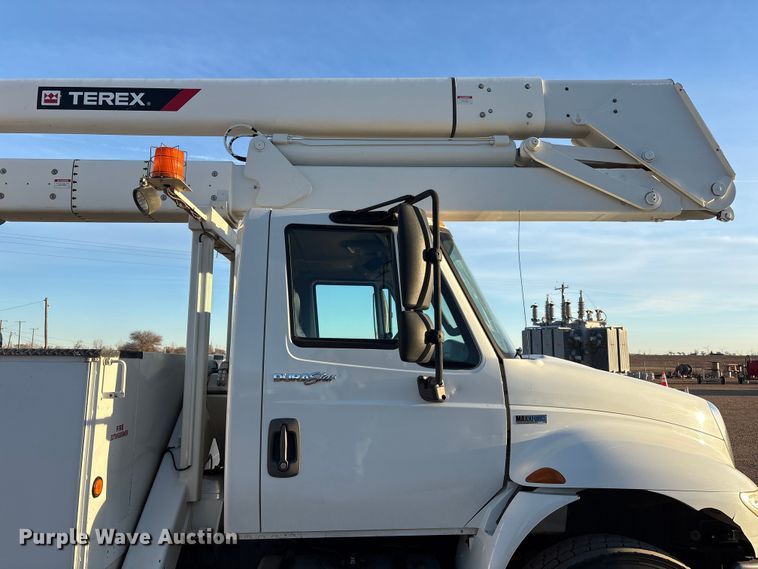image for item EU4847 2013 International 4400 SBA bucket truck