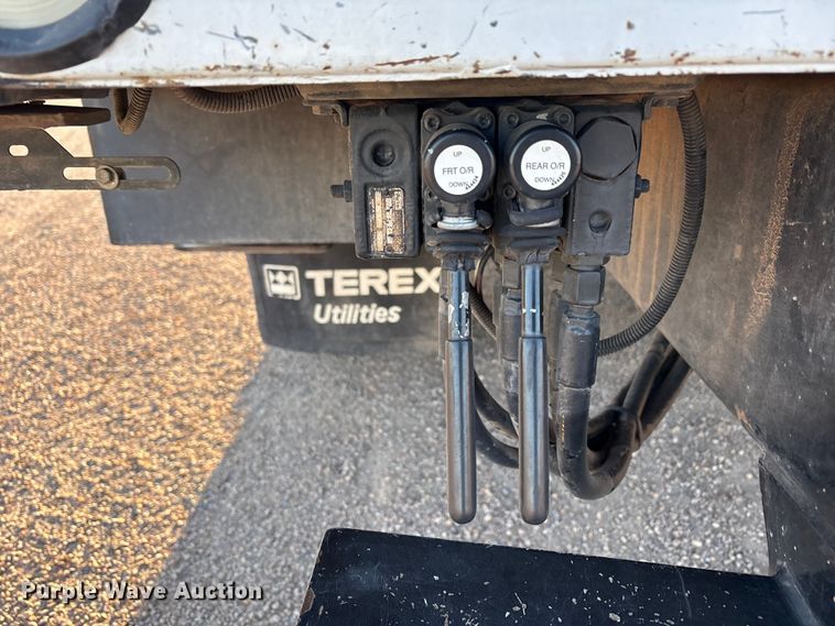 image for item EU4847 2013 International 4400 SBA bucket truck