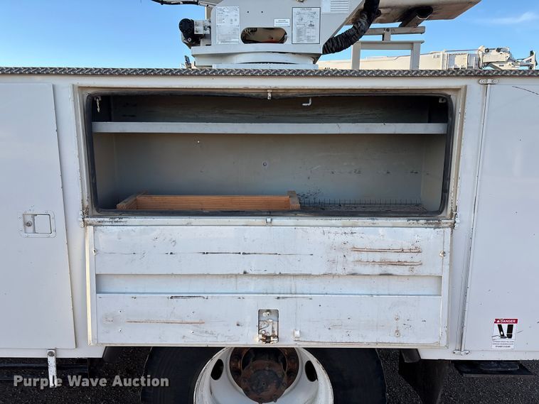 image for item EU4847 2013 International 4400 SBA bucket truck