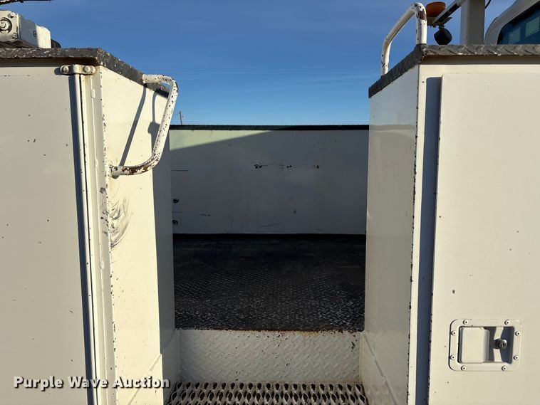 image for item EU4847 2013 International 4400 SBA bucket truck