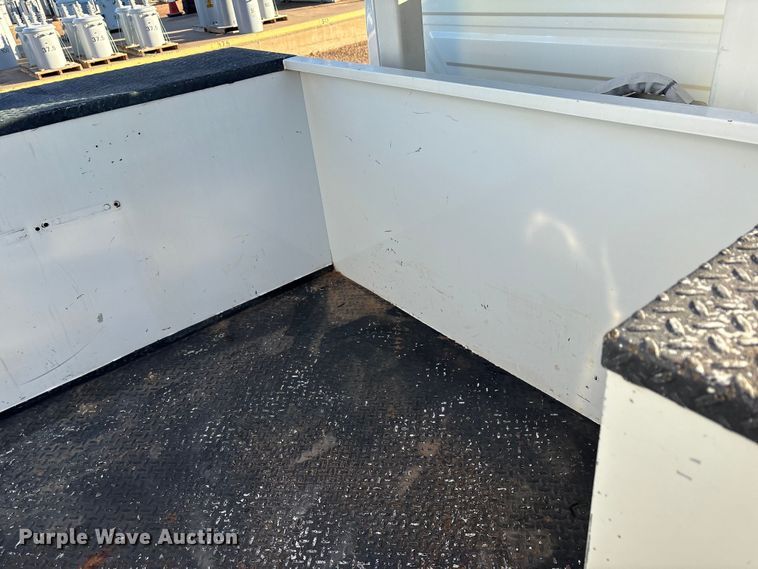 image for item EU4847 2013 International 4400 SBA bucket truck