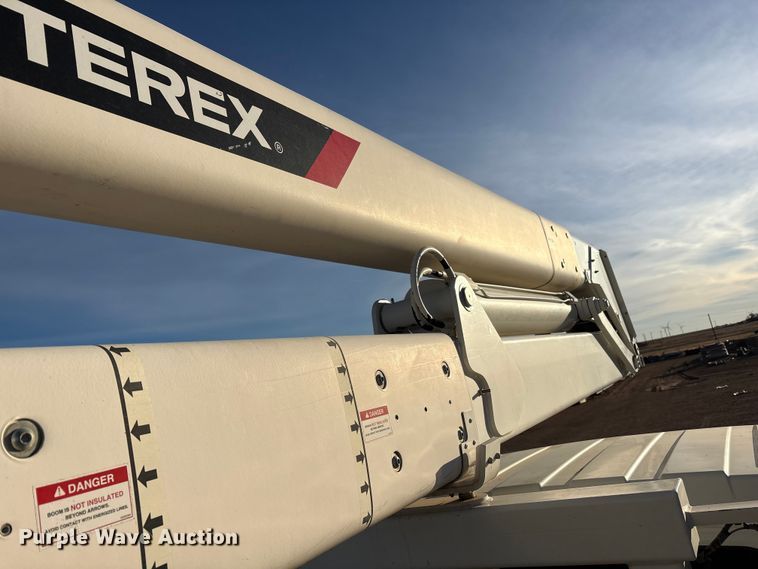 image for item EU4847 2013 International 4400 SBA bucket truck