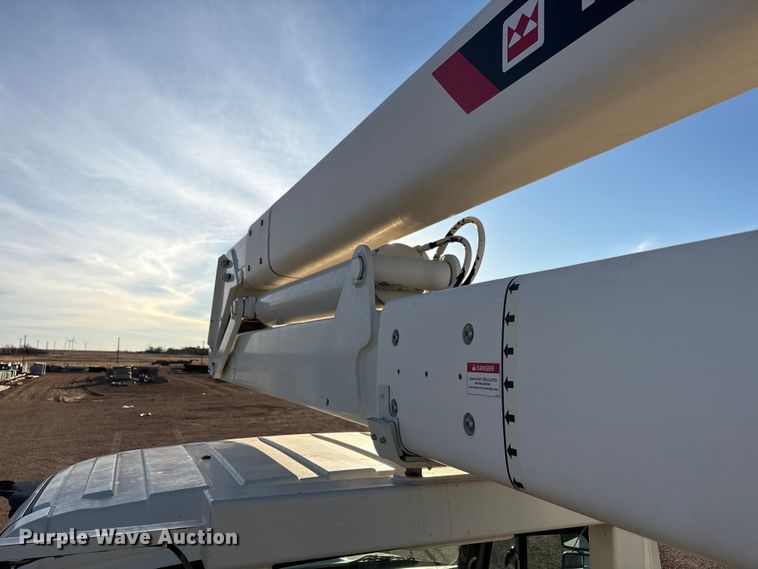 image for item EU4847 2013 International 4400 SBA bucket truck