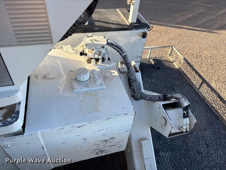 image for item EU4847 2013 International 4400 SBA bucket truck