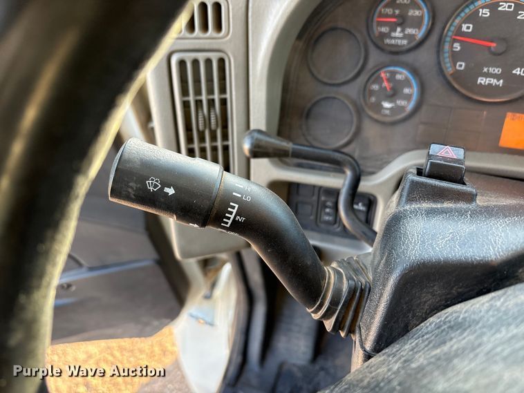 image for item EU4847 2013 International 4400 SBA bucket truck