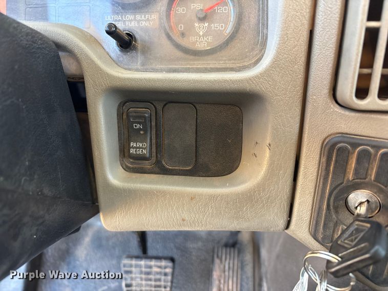 image for item EU4847 2013 International 4400 SBA bucket truck