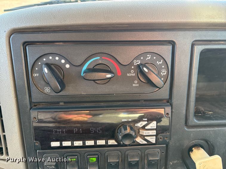 image for item EU4847 2013 International 4400 SBA bucket truck